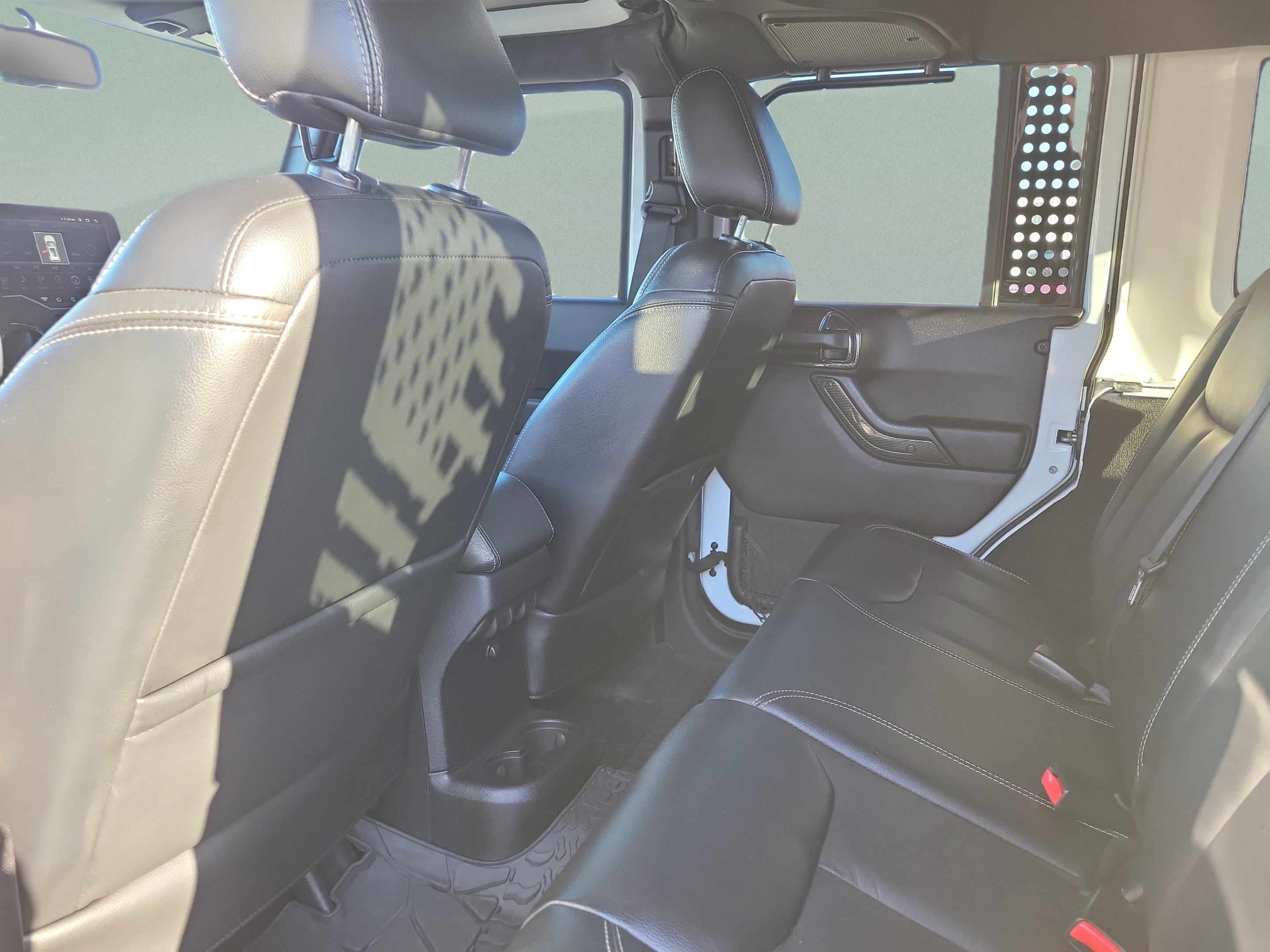 Used 2016 Jeep Wrangler Unlimited Rubicon AWD/4WD image 5