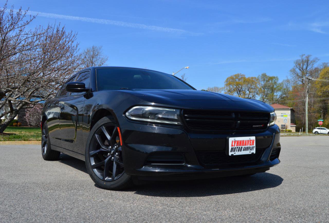 Used 2019 Dodge Charger SXT w/ Blacktop Package RWD image 22