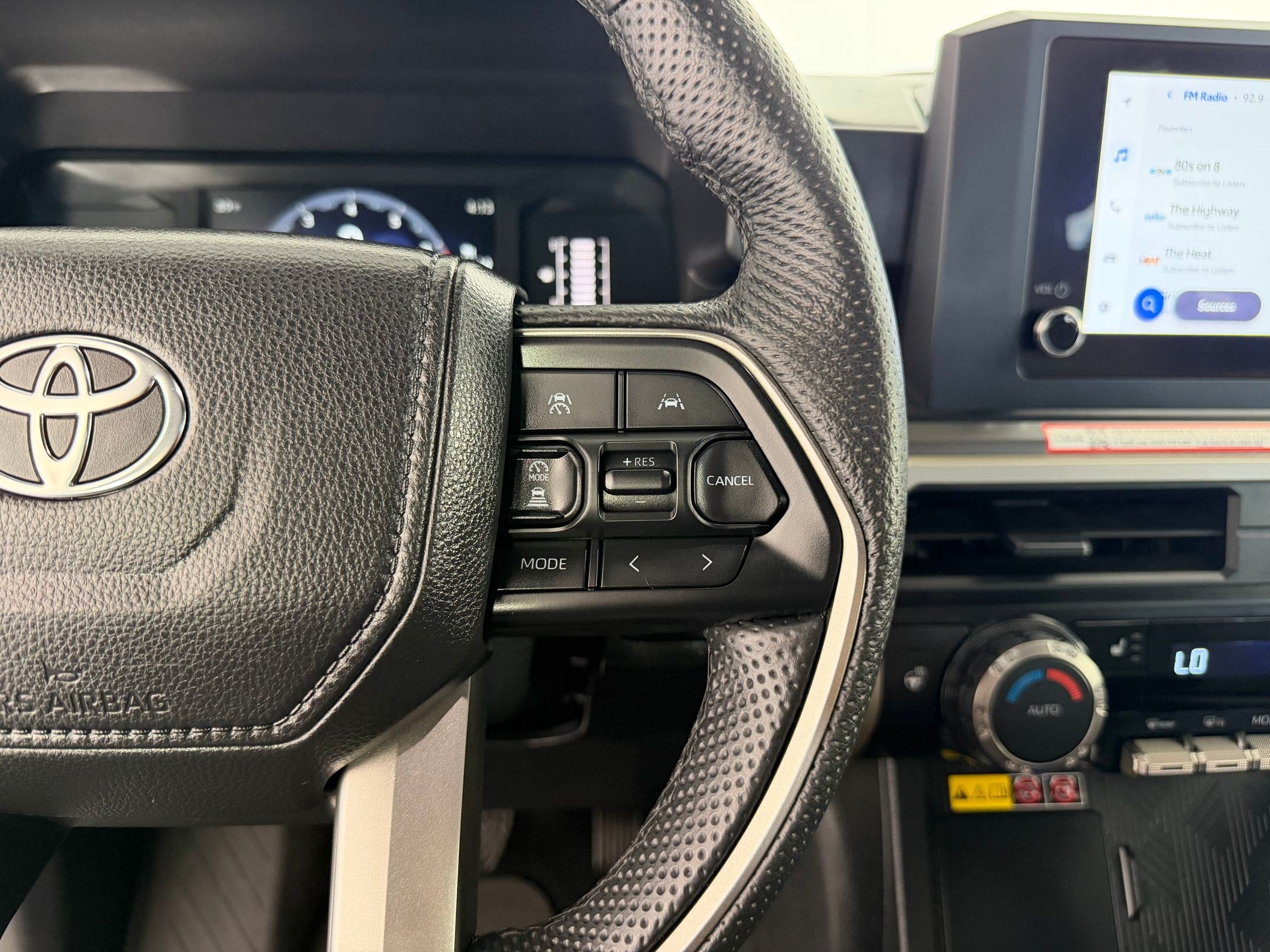 Used 2025 Toyota Tacoma SR5 AWD/4WD image 16
