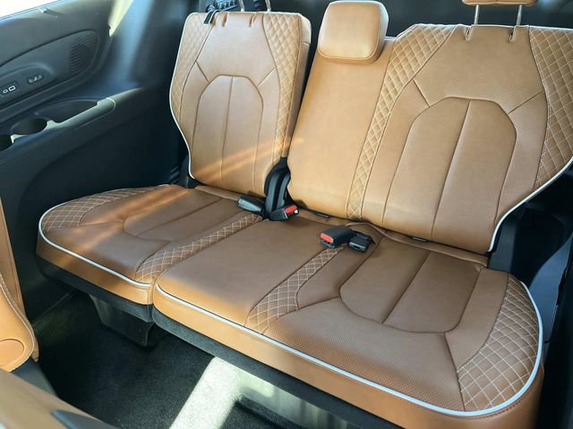 New 2026 Chrysler Pacifica Pinnacle w/ Trailer Tow Group FWD image 20