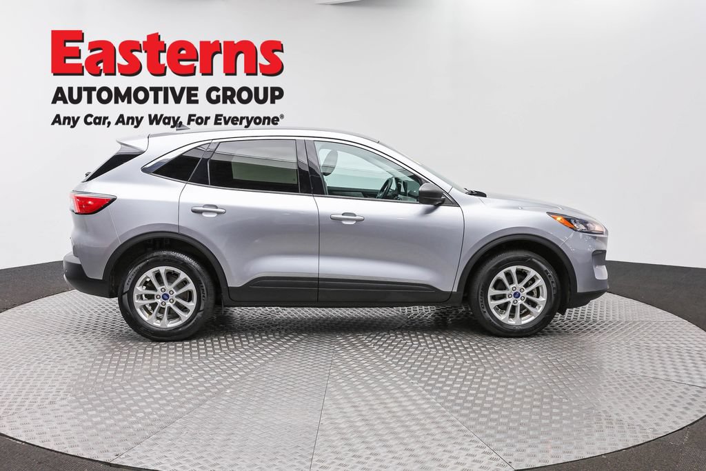 Used 2022 Ford Escape SE AWD/4WD image 3