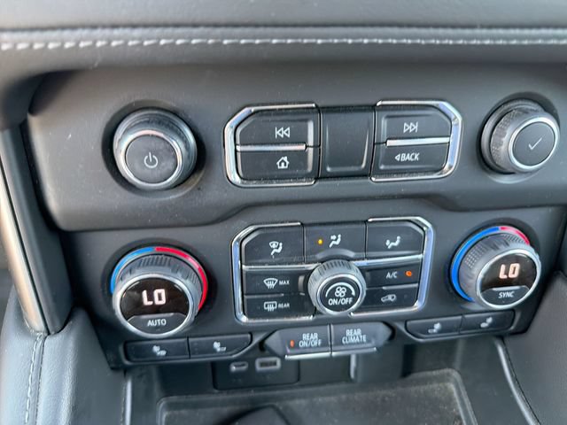 Used 2022 Chevrolet Tahoe Z71 w/ Luxury Package AWD/4WD image 22