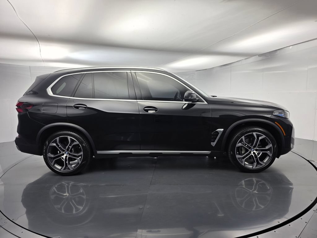 Certified 2024 BMW X5 xDrive40i w/ Premium Package AWD/4WD image 3