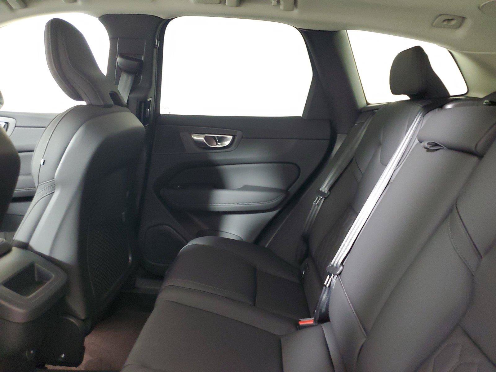 New 2027 Volvo XC60 B5 Plus AWD/4WD image 12