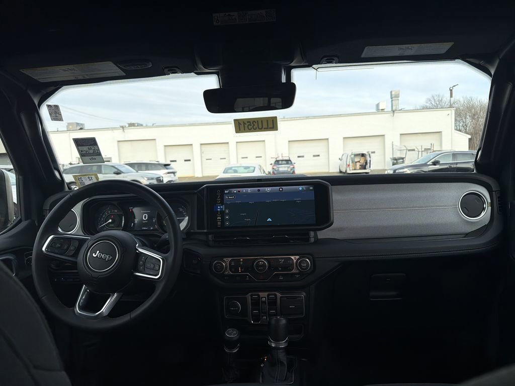 Used 2024 Jeep Wrangler Unlimited Sahara w/ Technology Group AWD/4WD image 19