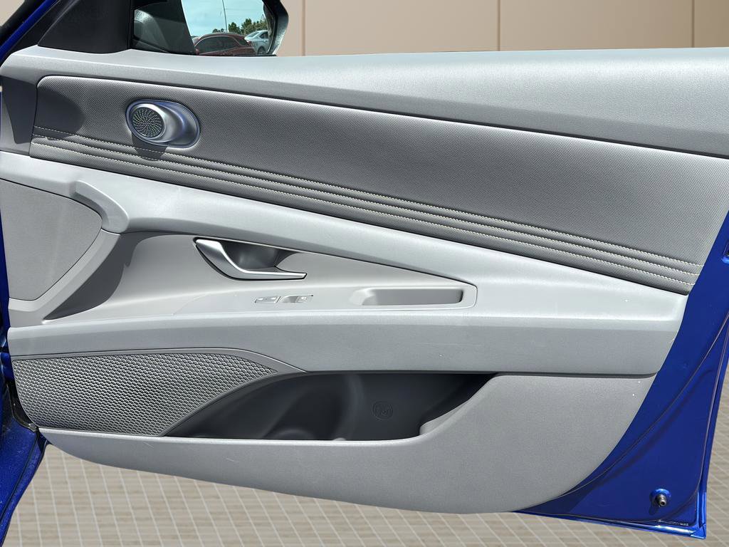 Used 2025 Hyundai Elantra Sport FWD image 32