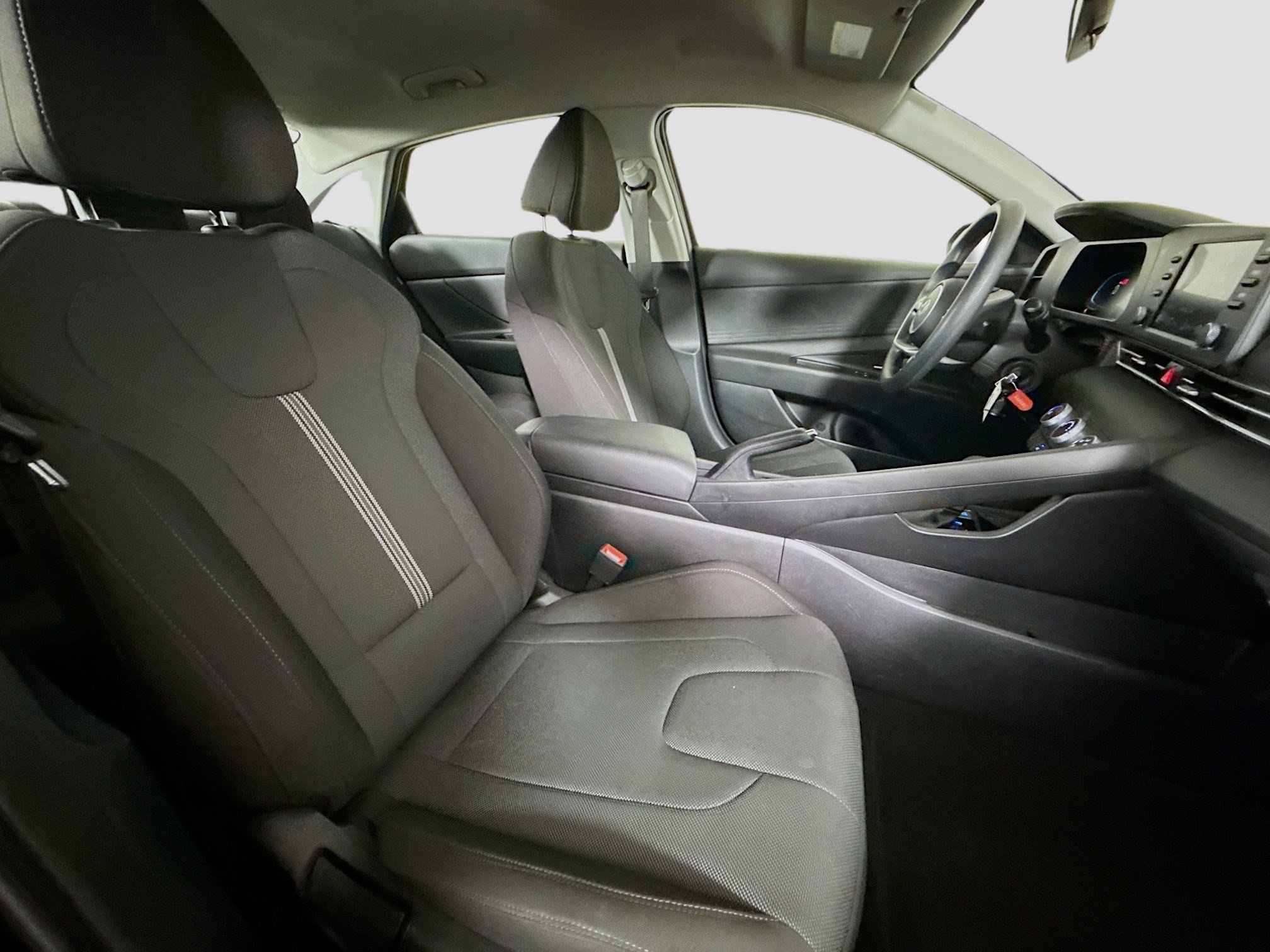 Used 2025 Hyundai Elantra SE image 28