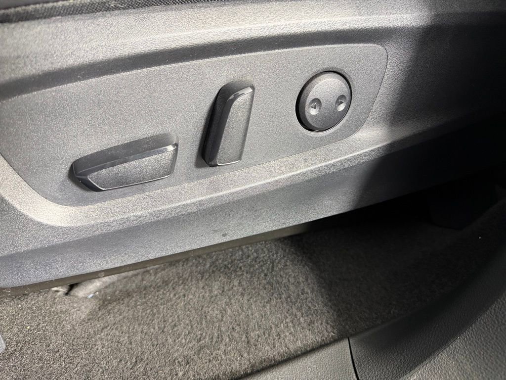 Used 2024 Nissan Pathfinder Platinum w/ Black Appearance Package image 25