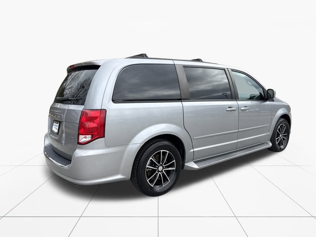 Used 2015 Dodge Grand Caravan R/T w/ Driver Convenience Group image 9