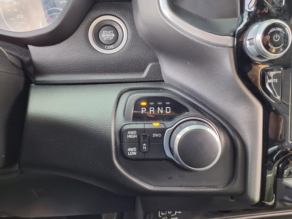 Used 2024 RAM 2500 Big Horn w/ Night Edition AWD/4WD image 16
