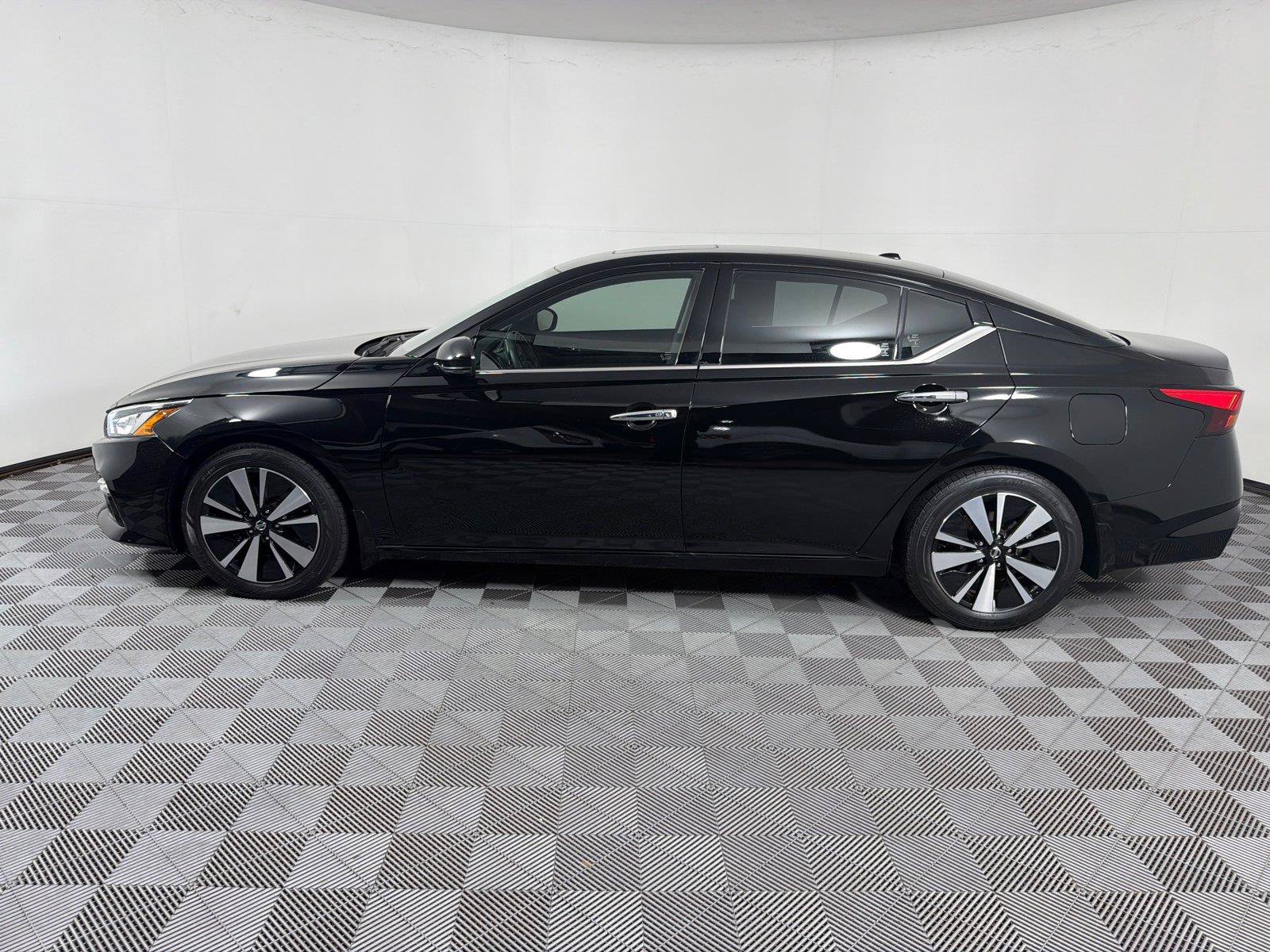 Used 2020 Nissan Altima 2.5 SV FWD image 4
