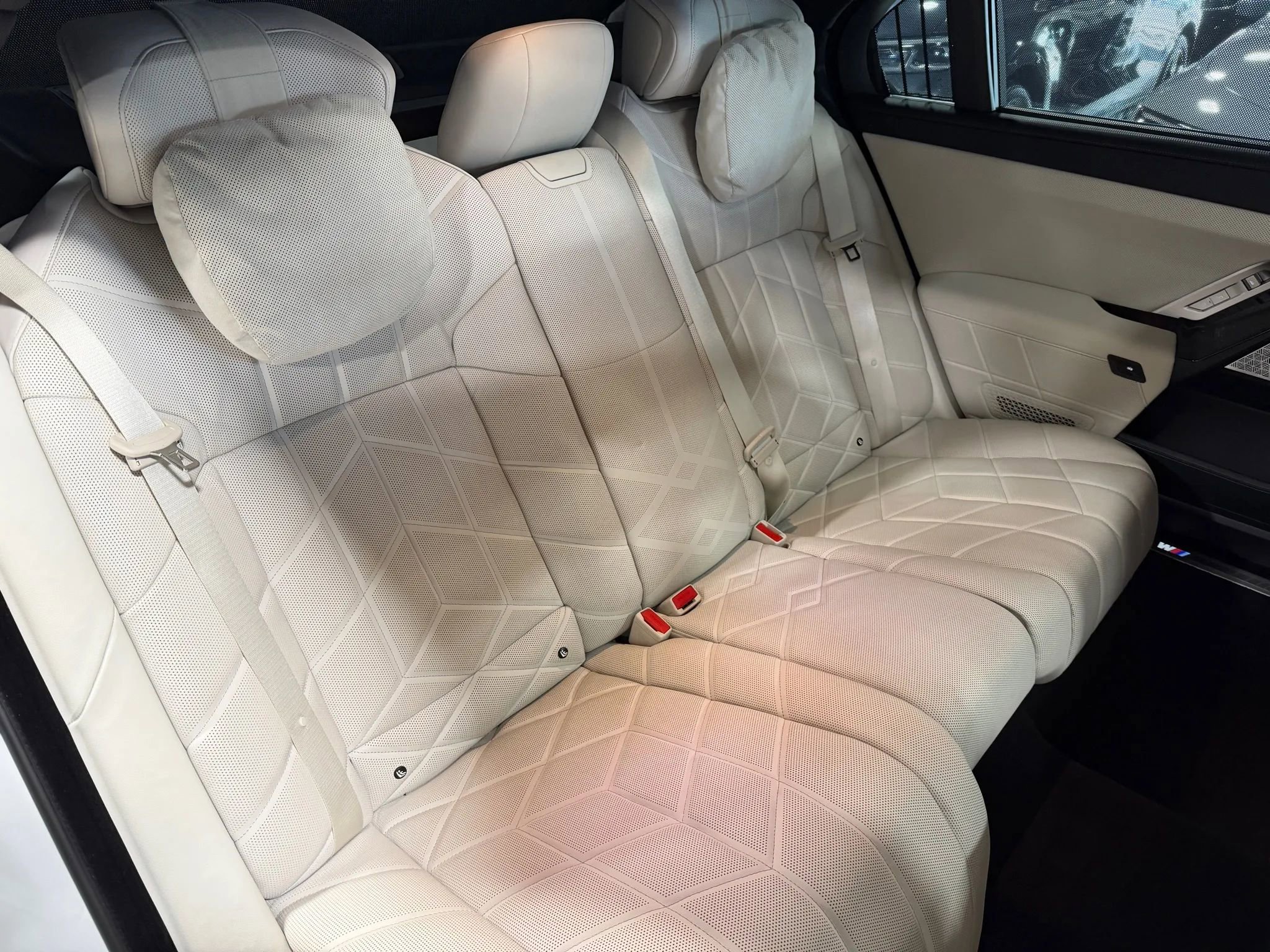 Used 2024 BMW 760i xDrive image 38