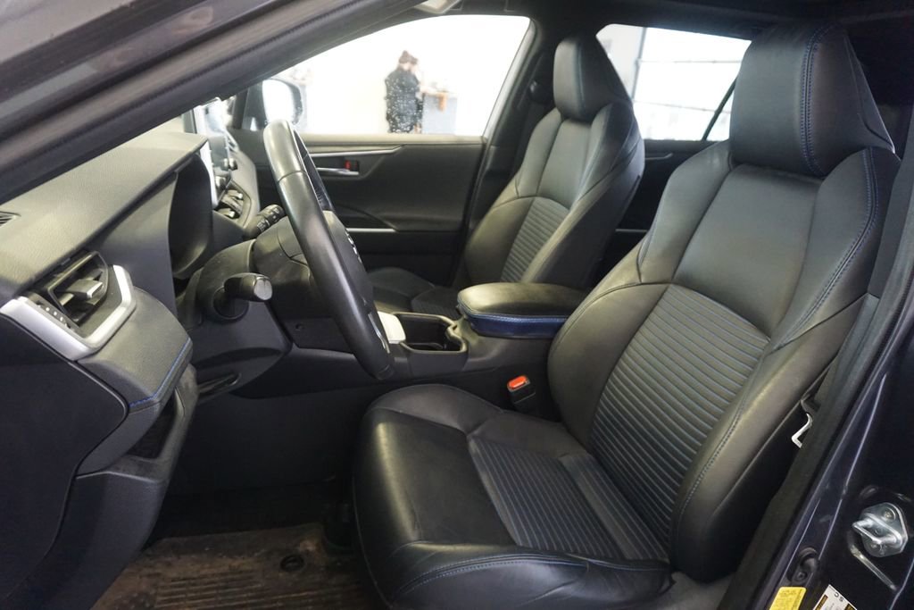 Used 2022 Toyota RAV4 XSE AWD/4WD image 16