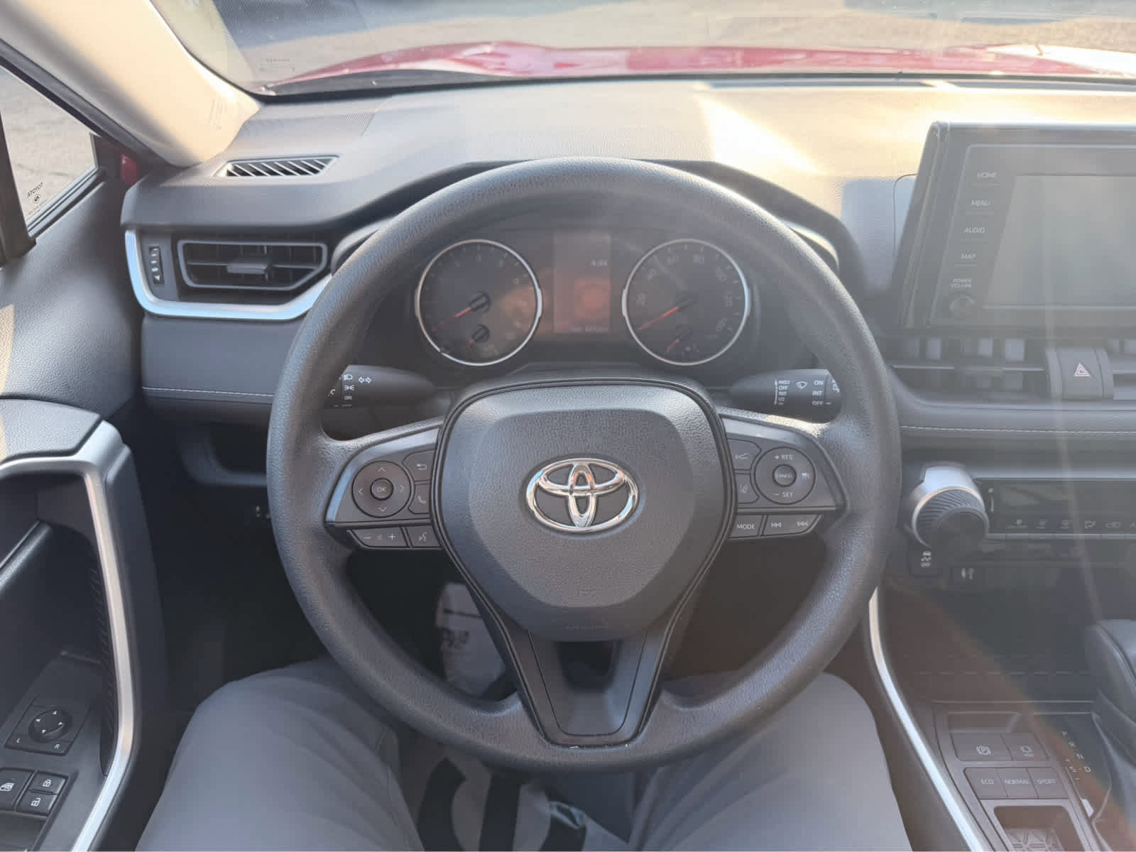 Used 2019 Toyota RAV4 LE image 20