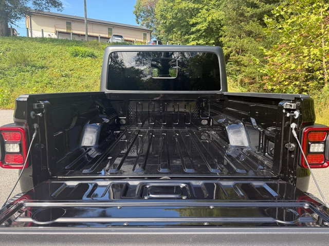 New 2025 Jeep Gladiator Rubicon image 9