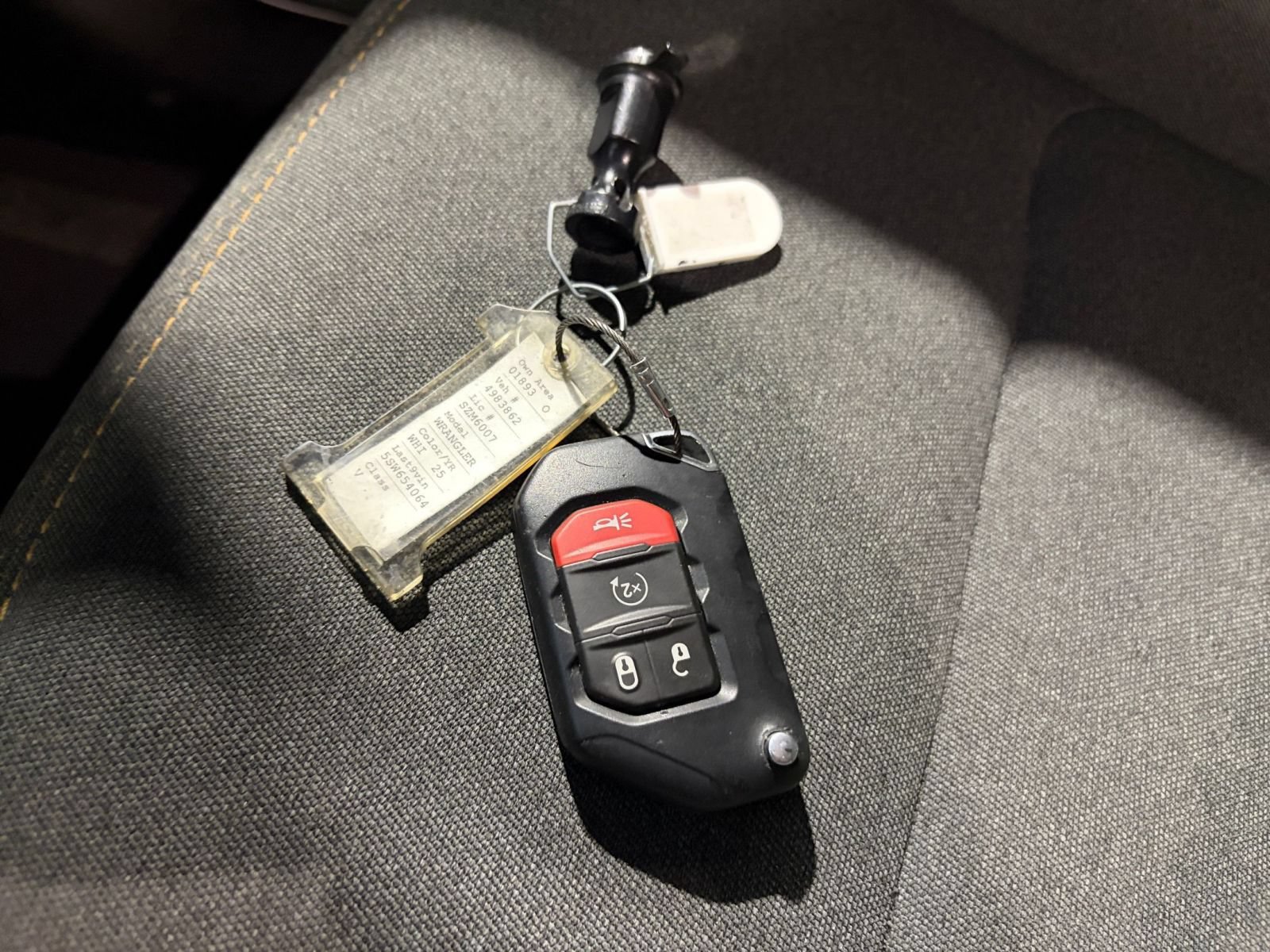 Used 2025 Jeep Wrangler Unlimited Sahara AWD/4WD image 19