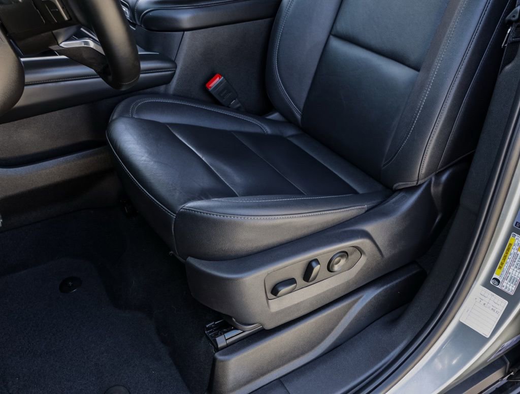 Used 2025 Chevrolet Tahoe LT AWD/4WD image 17