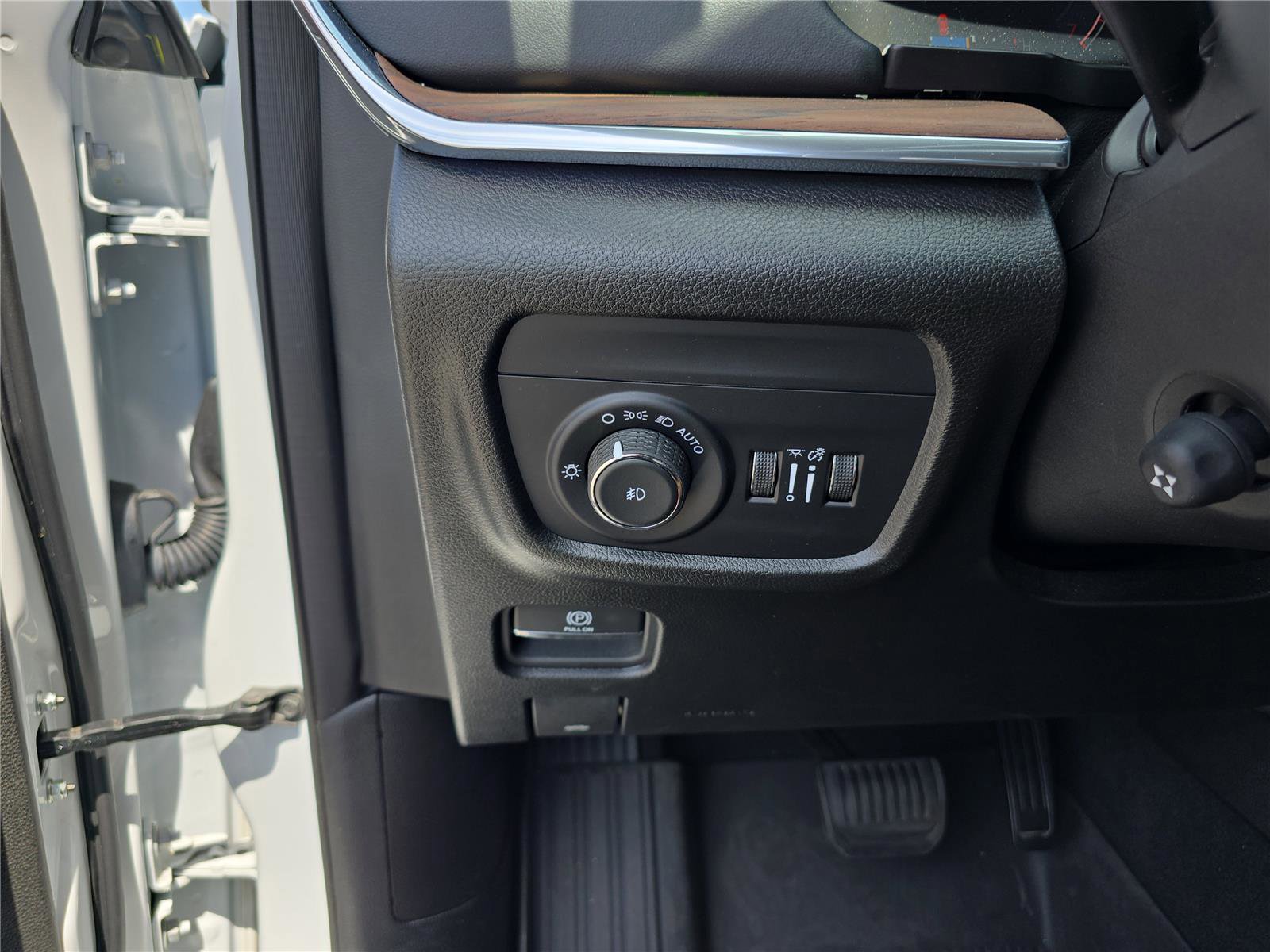 Used 2024 Jeep Grand Cherokee Summit AWD/4WD image 33
