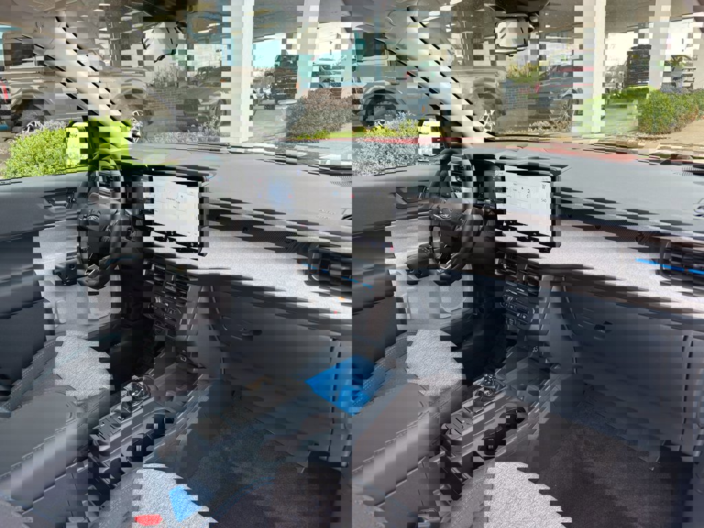 New 2025 Ford Maverick XLT w/ XLT Luxury Package image 31