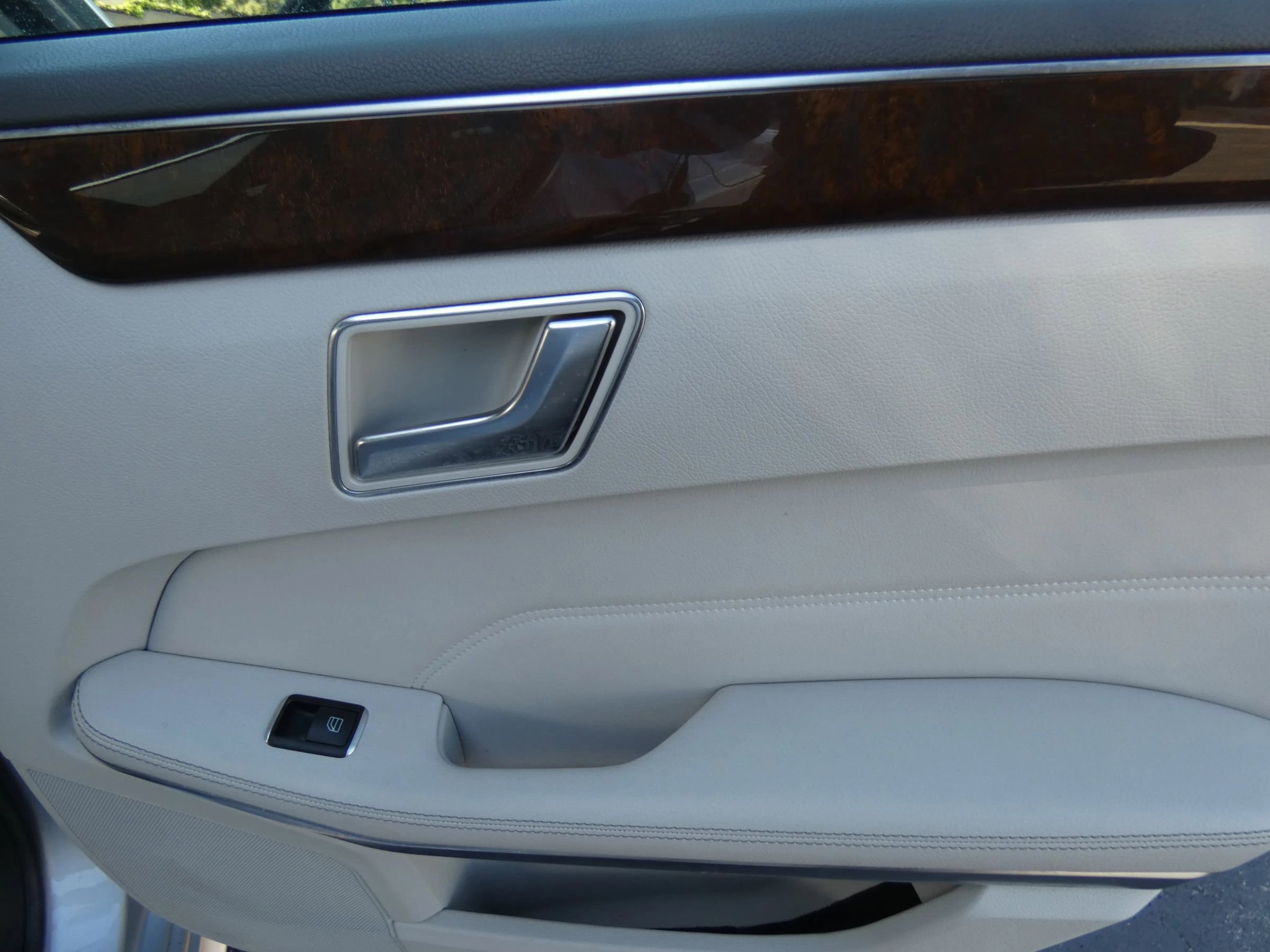 Used 2016 Mercedes-Benz E 350 Sedan w/ Premium Package image 36