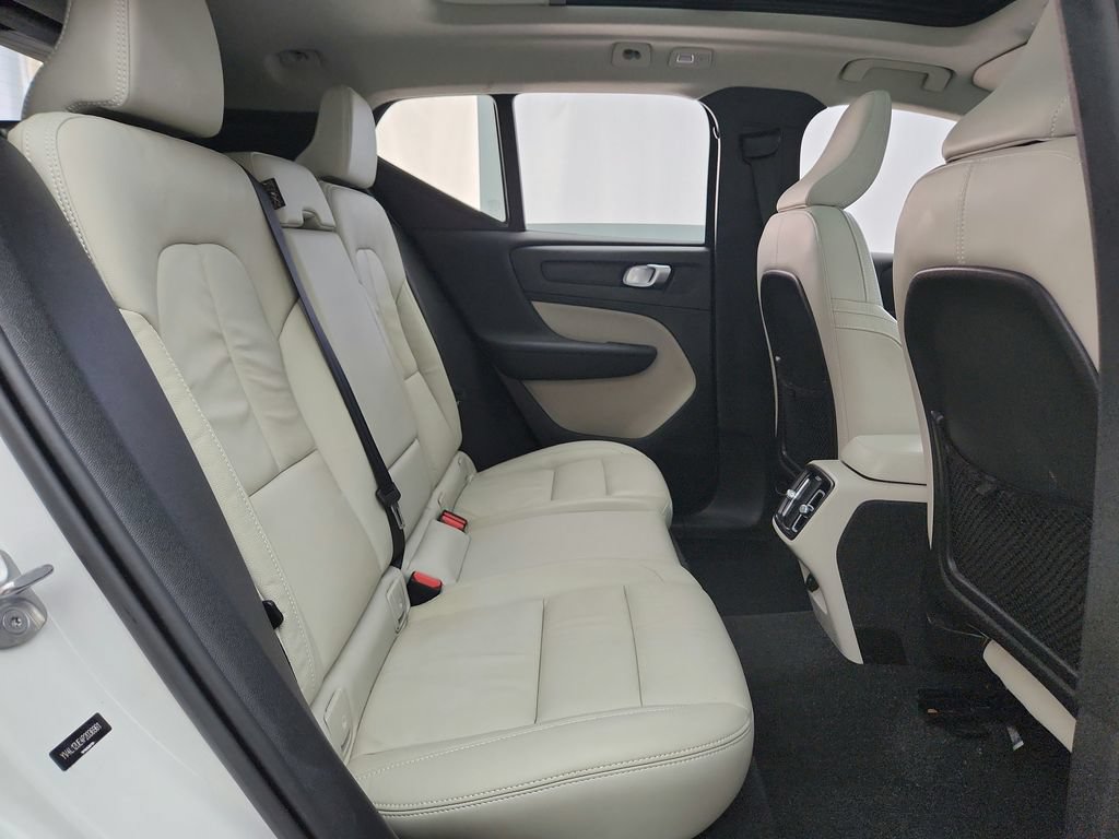 Used 2023 Volvo XC40 B5 Plus AWD/4WD image 31