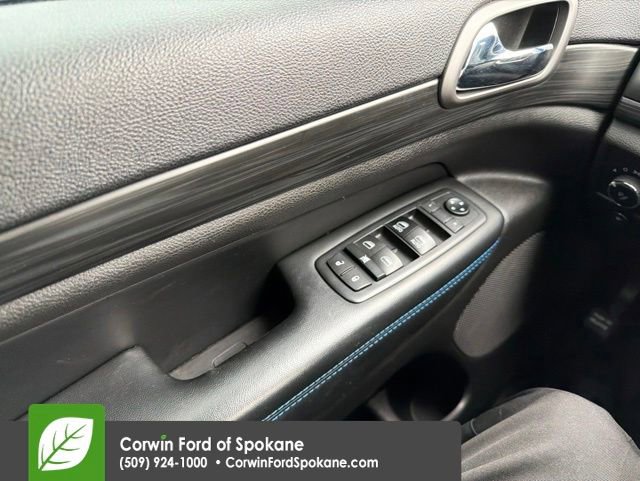 Used 2019 Jeep Grand Cherokee Laredo AWD/4WD image 13
