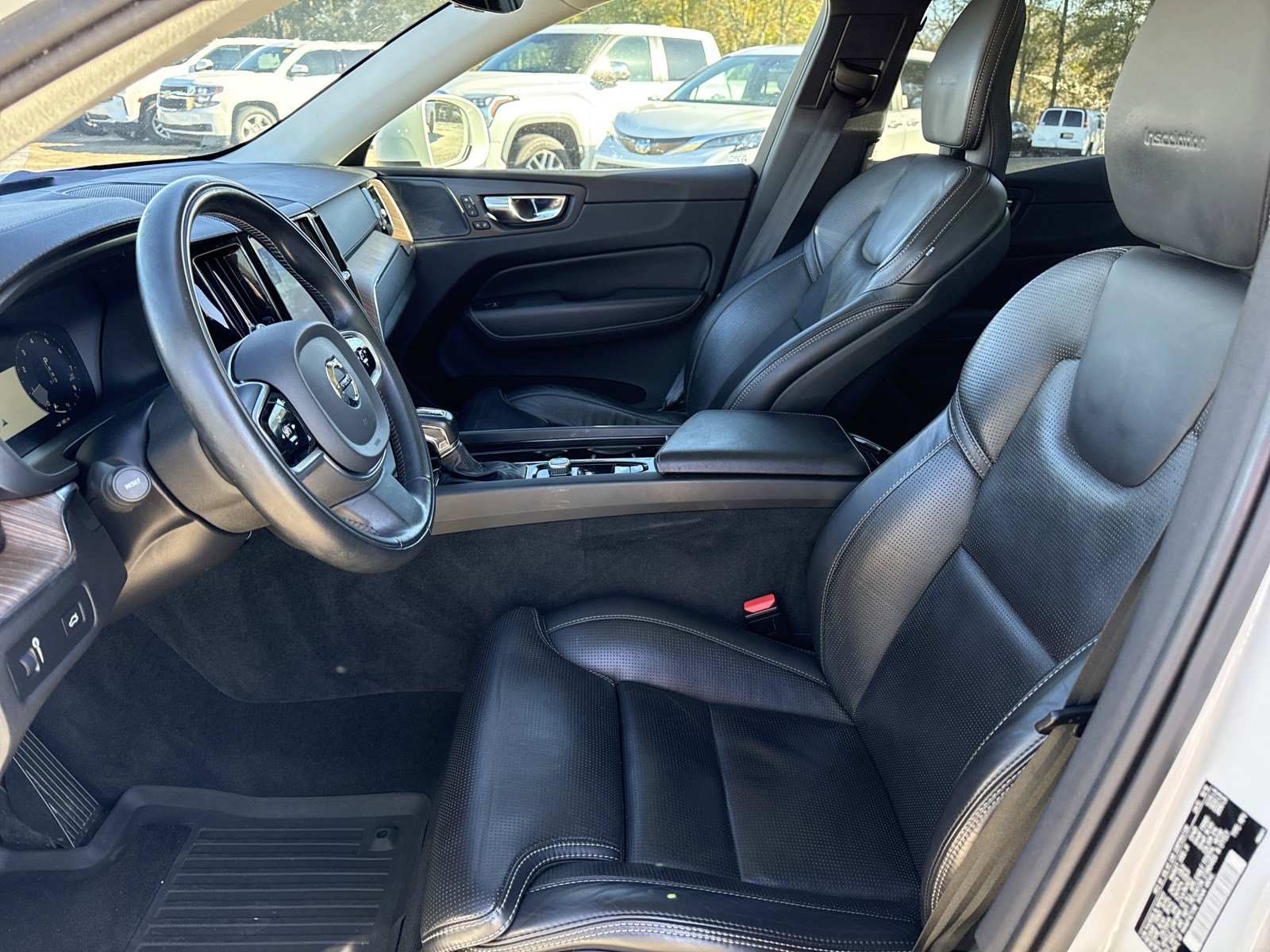 Used 2020 Volvo XC60 T5 Inscription w/ Protection Package Premier image 11