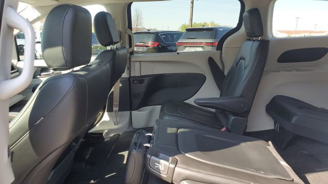 Certified 2023 Chrysler Pacifica Touring-L AWD/4WD image 21