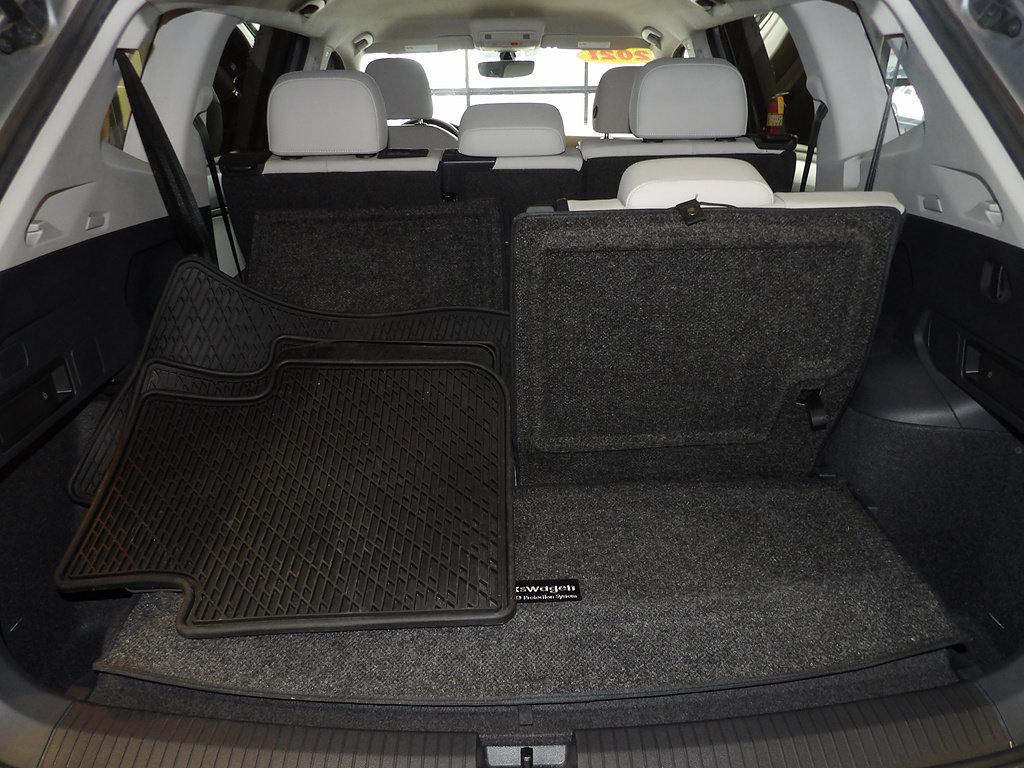 Used 2021 Volkswagen Tiguan SE FWD image 19