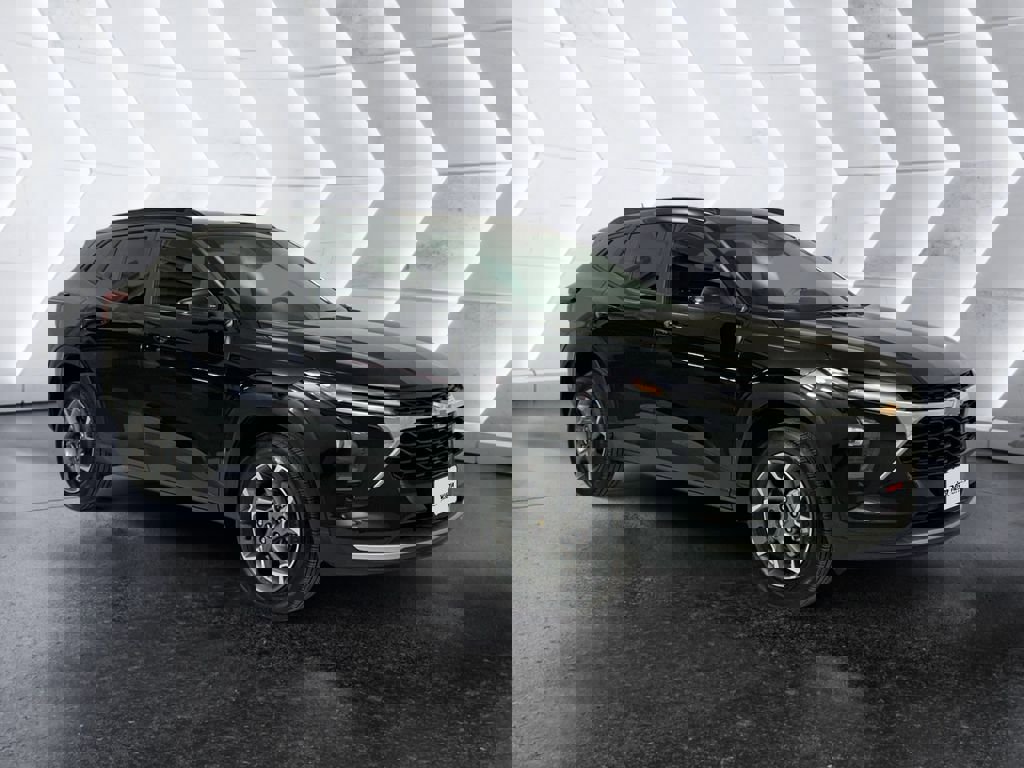 Used 2025 Chevrolet Trax LT w/ LT Convenience Package image 1