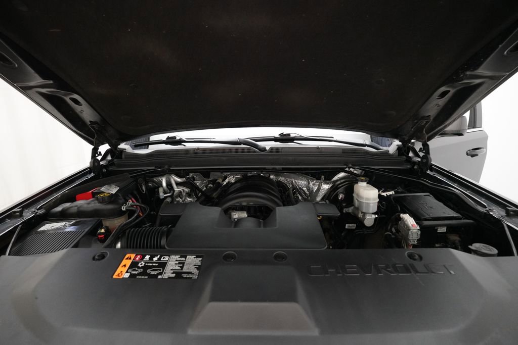 Used 2017 Chevrolet Suburban LT image 3