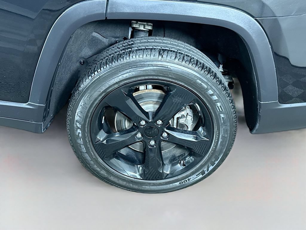 Used 2023 Jeep Grand Cherokee L Laredo AWD/4WD image 38