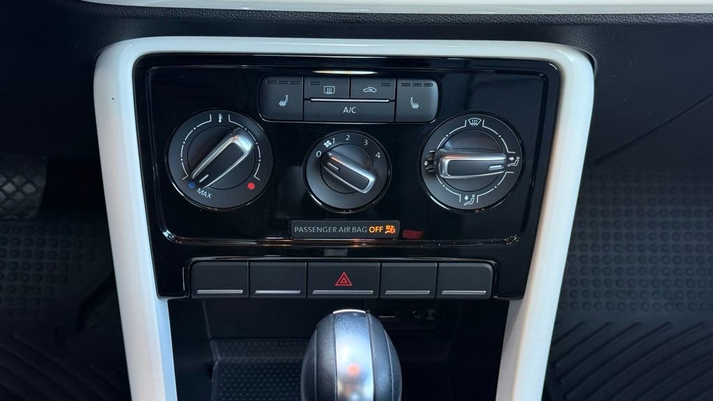 Used 2017 Volkswagen Beetle 1.8T SE FWD image 20