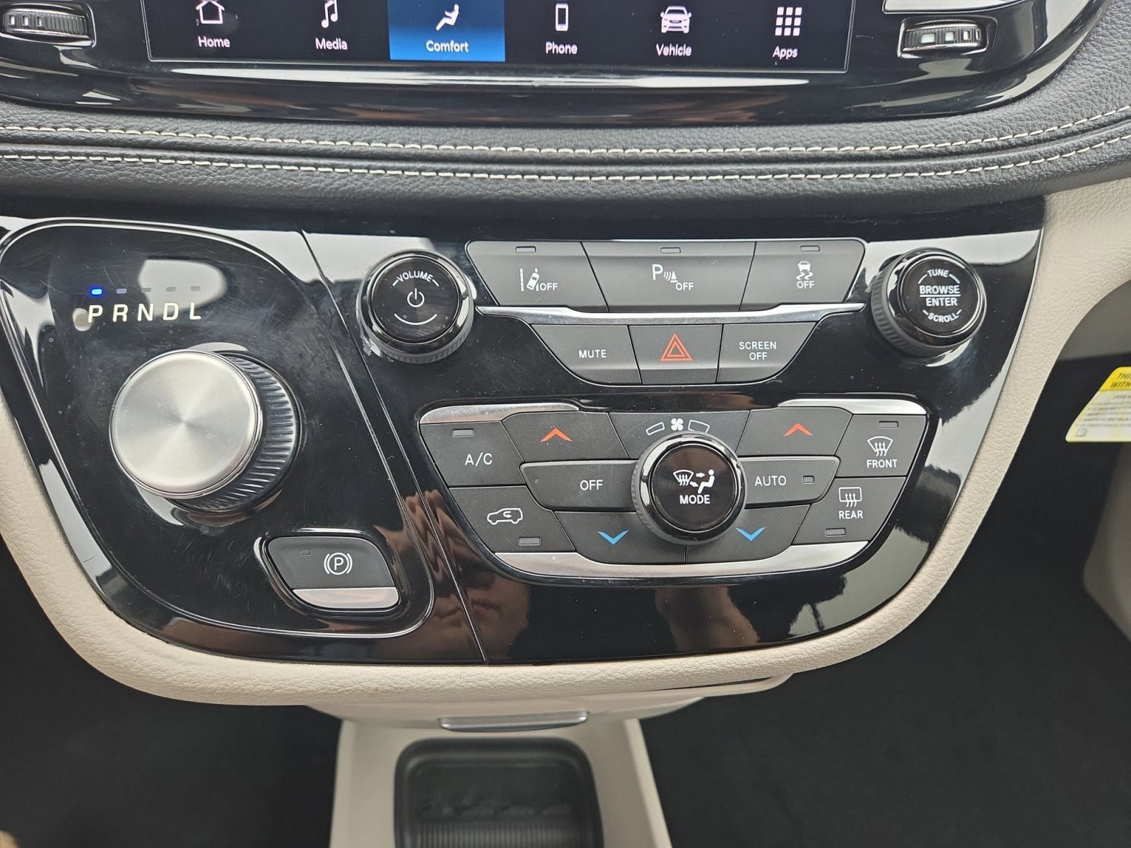 Used 2023 Chrysler Pacifica Touring-L FWD image 19