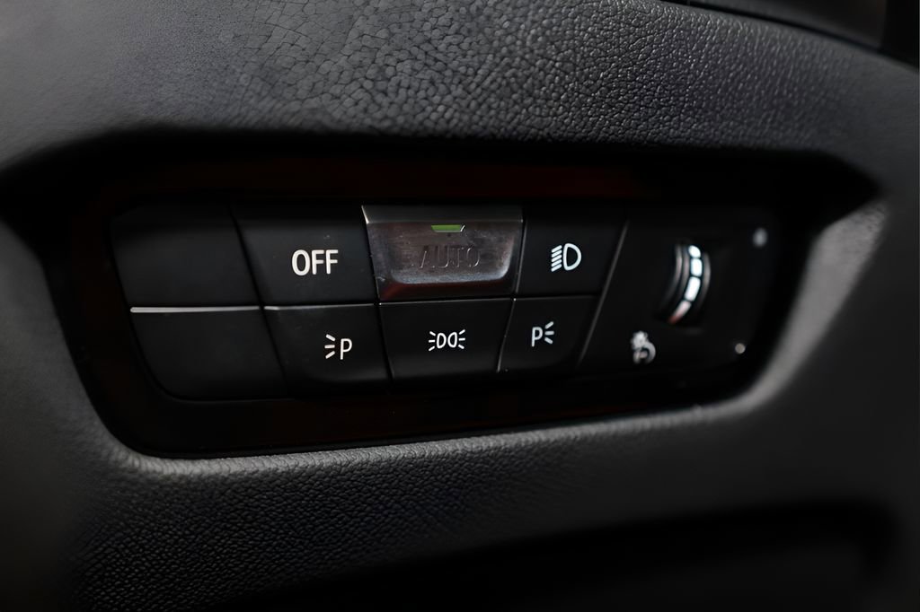 Used 2025 BMW M4 Coupe w/ Executive Package image 16