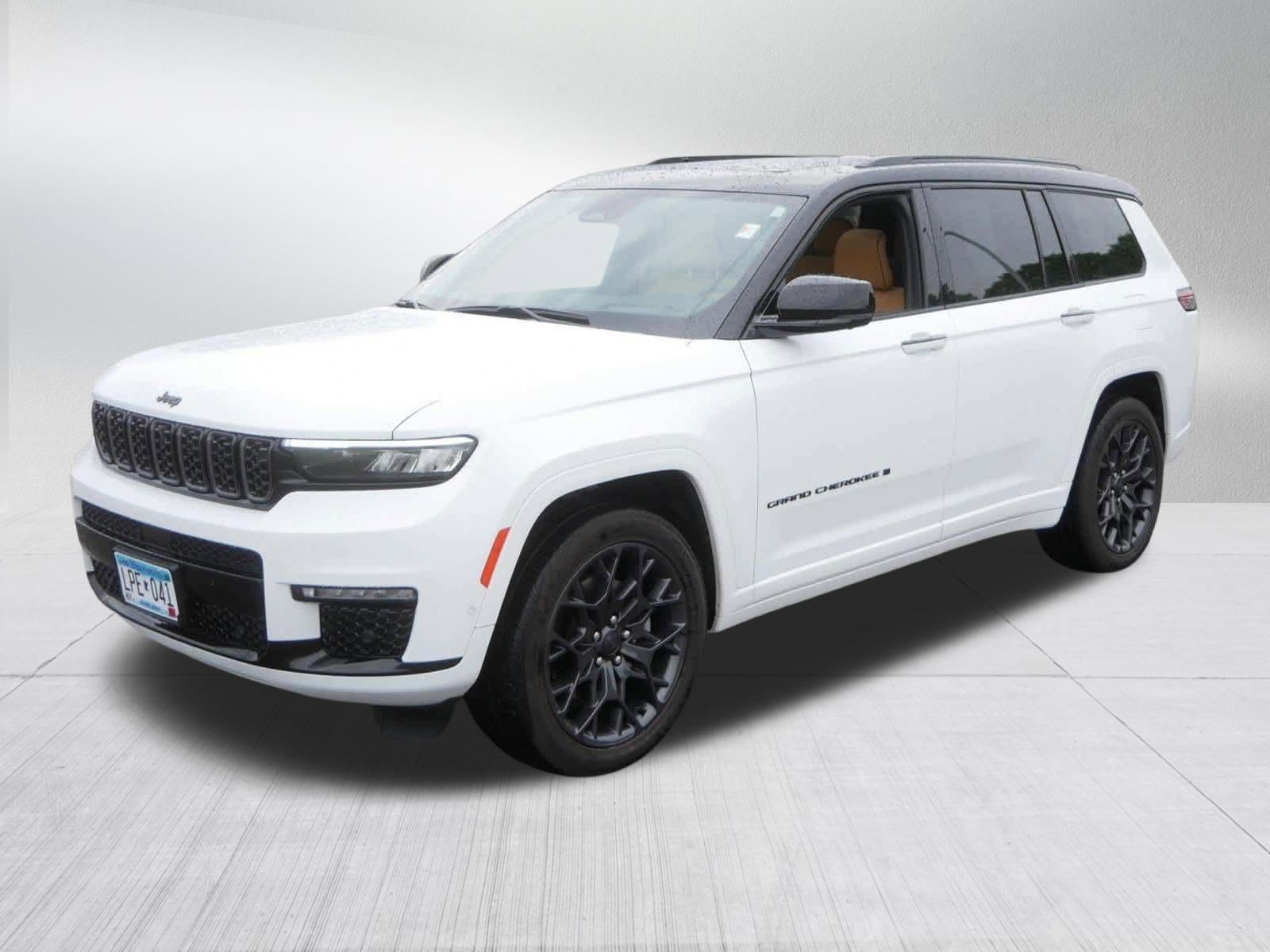Used 2024 Jeep Grand Cherokee L Summit AWD/4WD image 3