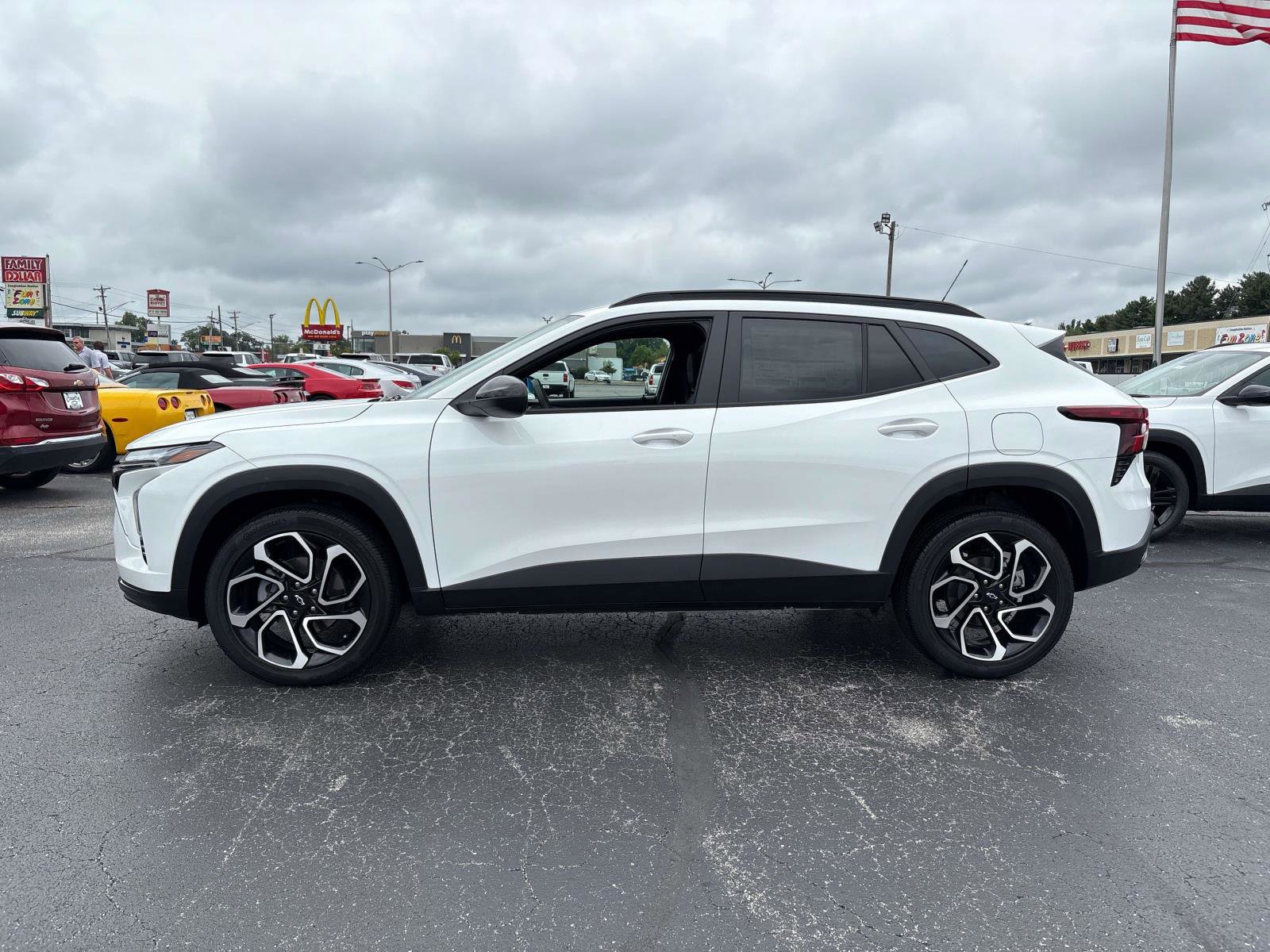 New 2025 Chevrolet Trax RS w/ Sunroof Package image 2