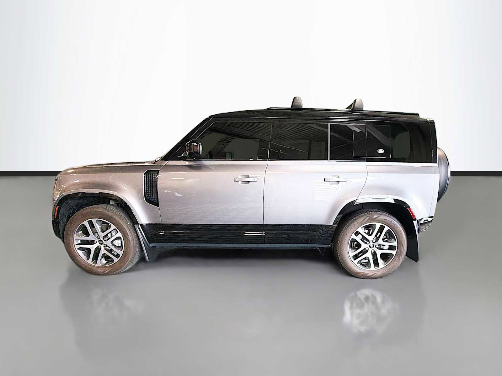 Certified 2023 Land Rover Defender 110 X-Dynamic SE AWD/4WD image 5