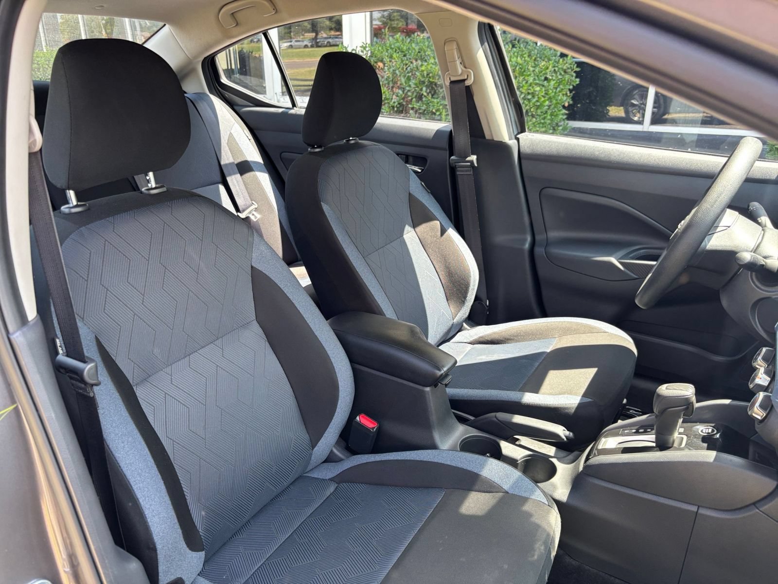Used 2025 Nissan Versa SV FWD image 34