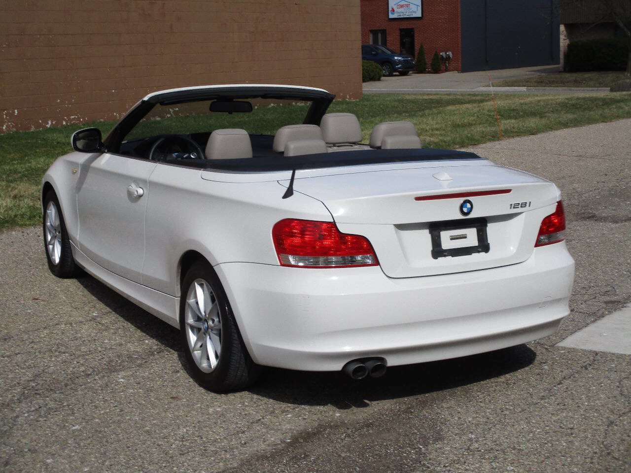 Used 2011 BMW 128i 128i 2dr Convertible image 9
