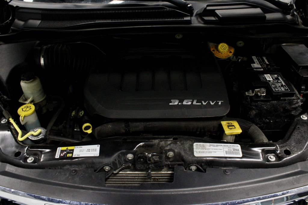 Used 2016 Chrysler Town & Country Touring FWD image 16