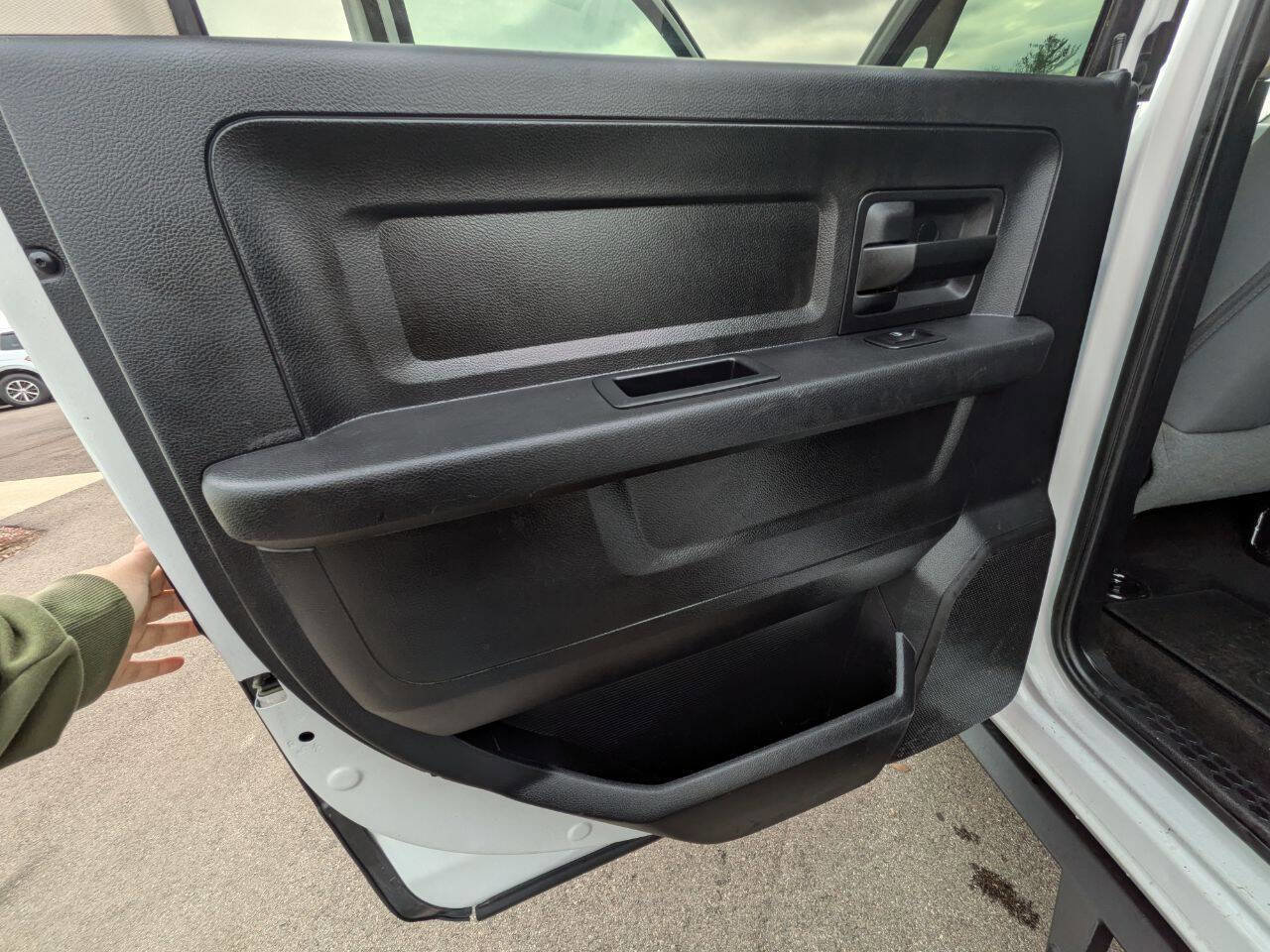 Used 2016 RAM 2500 Tradesman w/ Chrome Appearance Group image 21