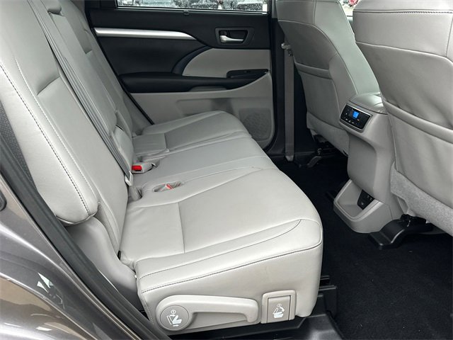 Used 2019 Toyota Highlander XLE image 16