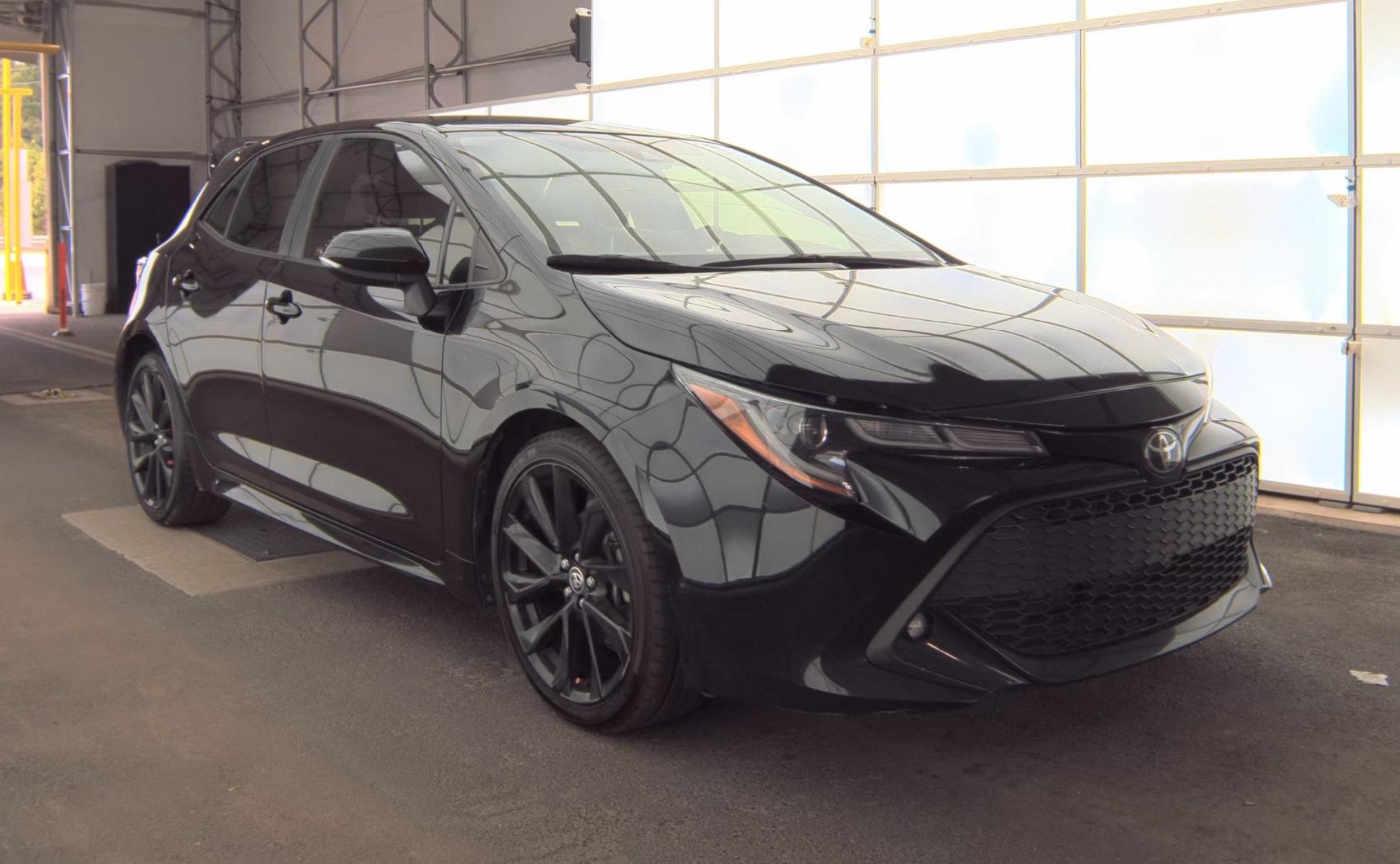 Used 2020 Toyota Corolla XSE FWD image 3