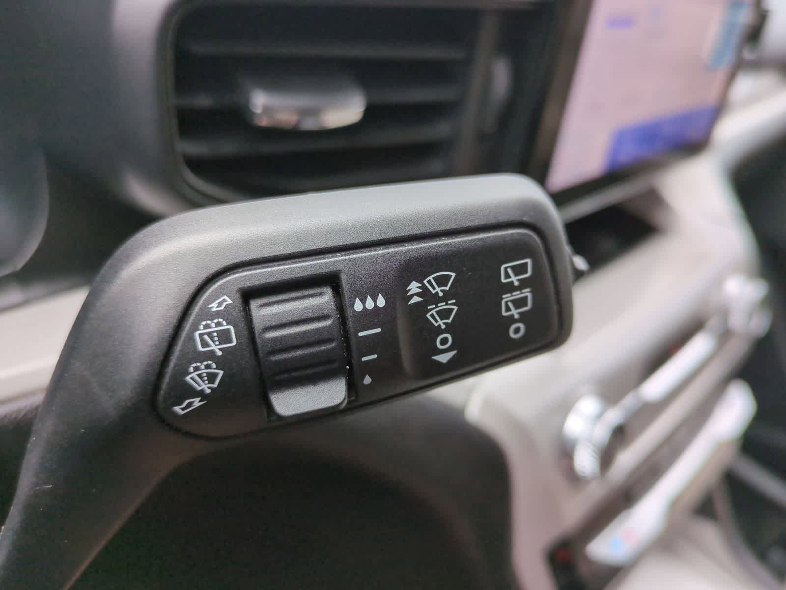 Used 2023 Ford Explorer XLT AWD/4WD image 25