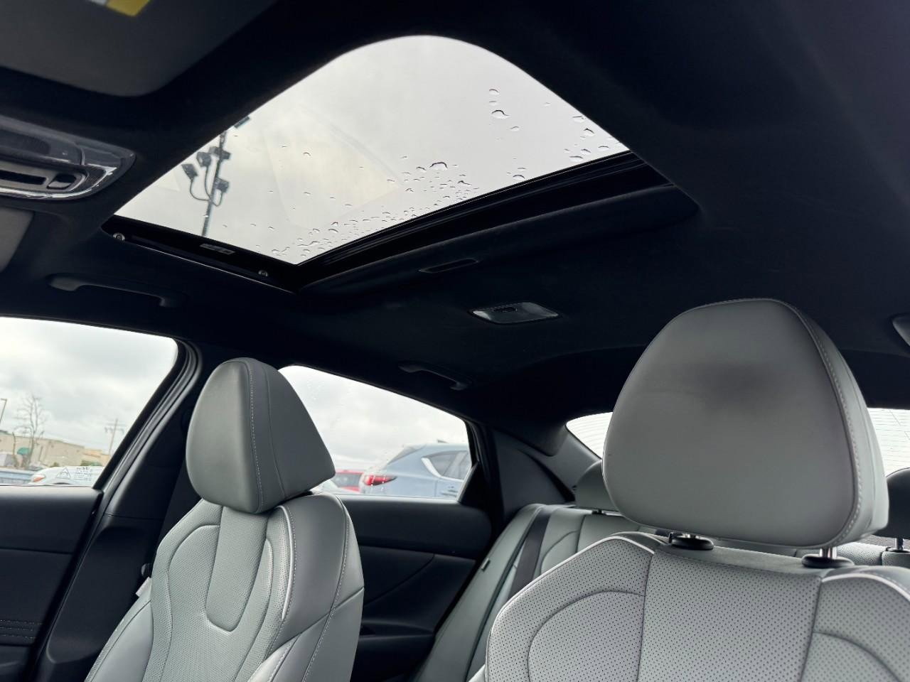 Used 2025 Hyundai Elantra Limited image 19