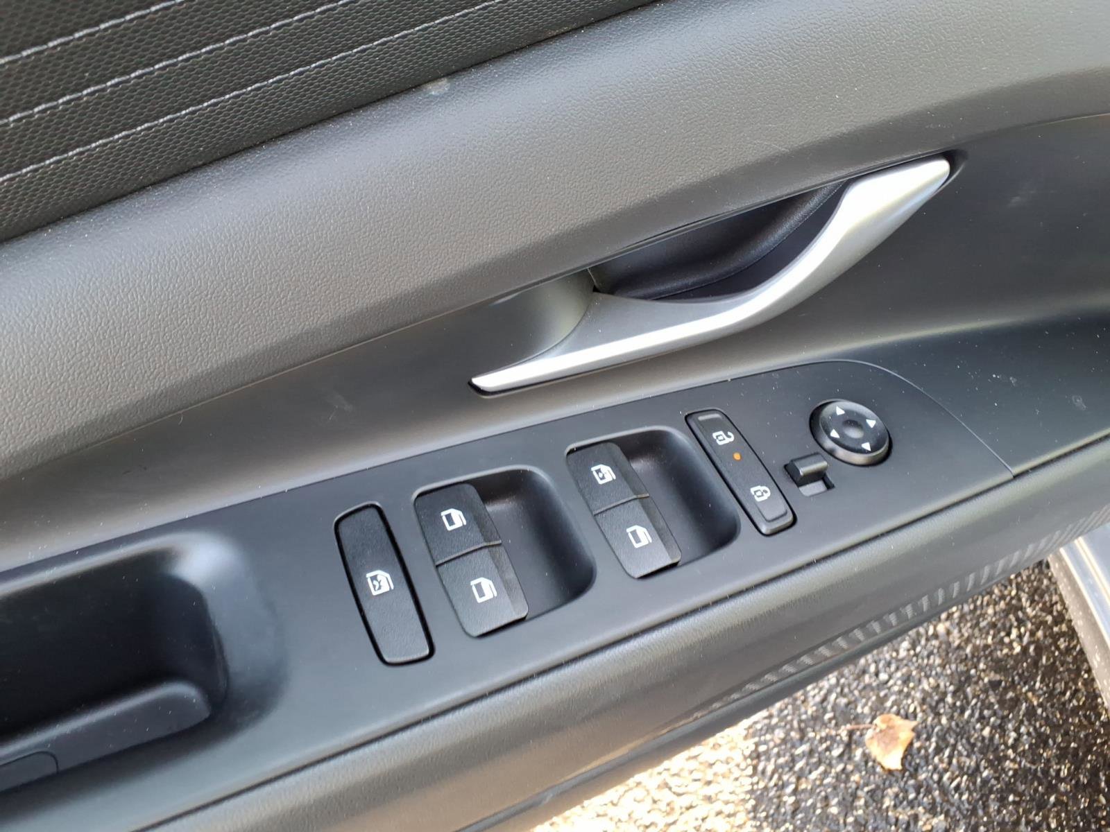 Used 2024 Hyundai Elantra SEL image 12