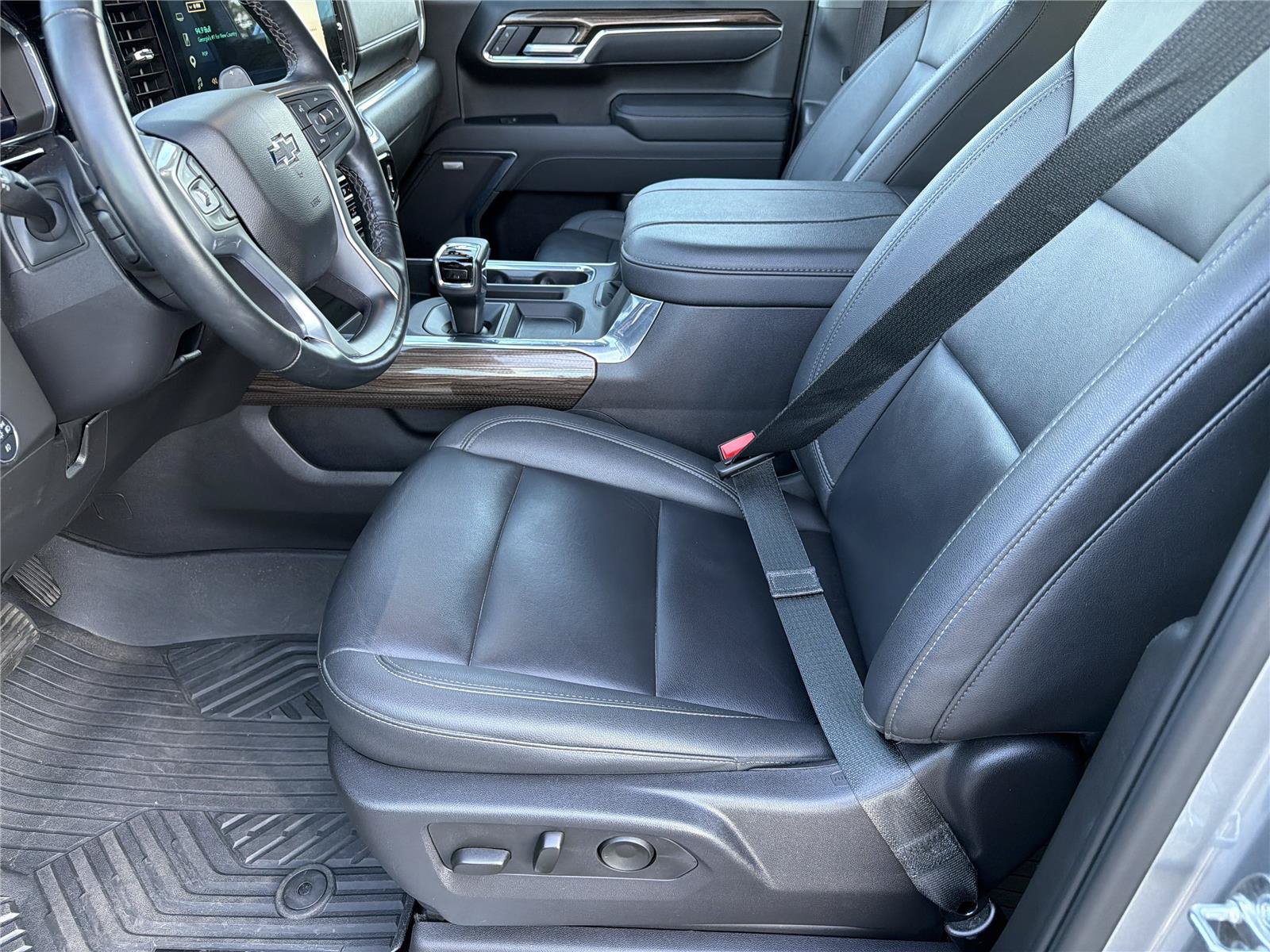 Used 2025 Chevrolet Silverado 1500 LT Trail Boss w/ Convenience Package II AWD/4WD image 8