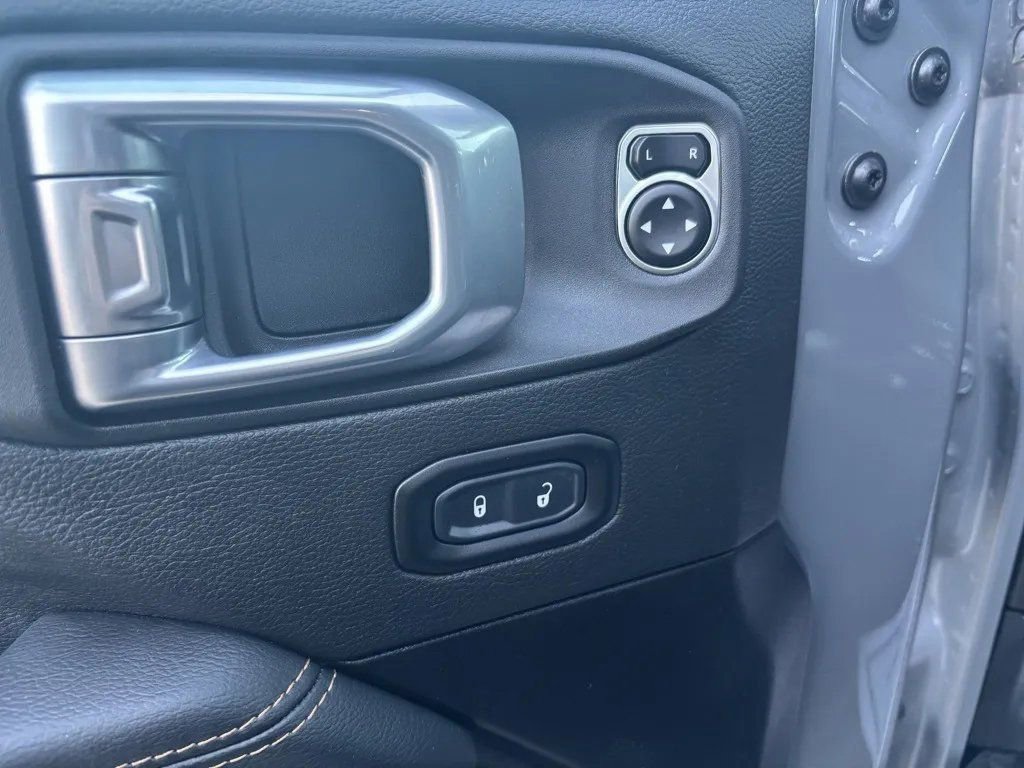 Used 2023 Jeep Wrangler Altitude image 18