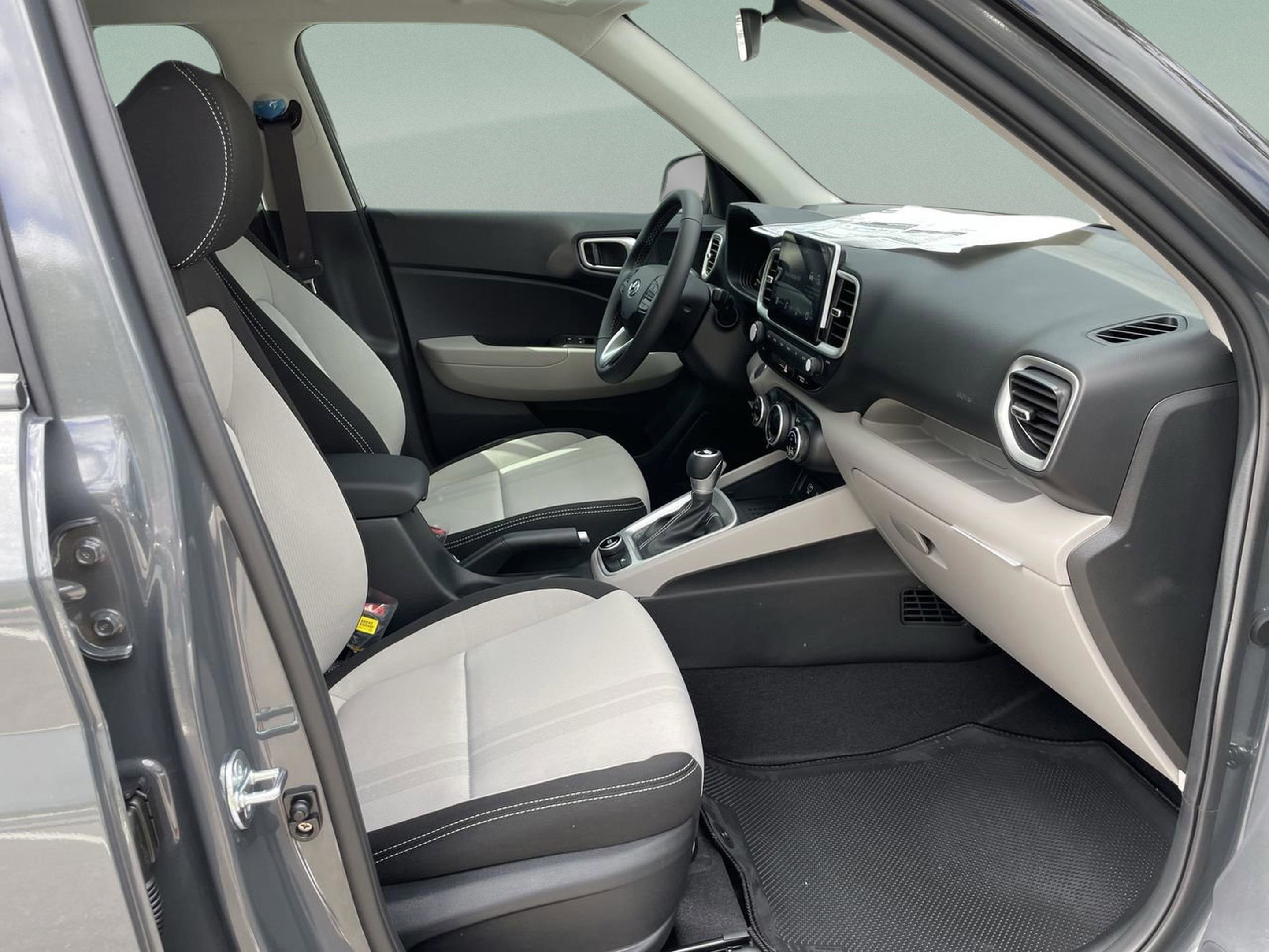 New 2026 Hyundai Venue SEL FWD image 18